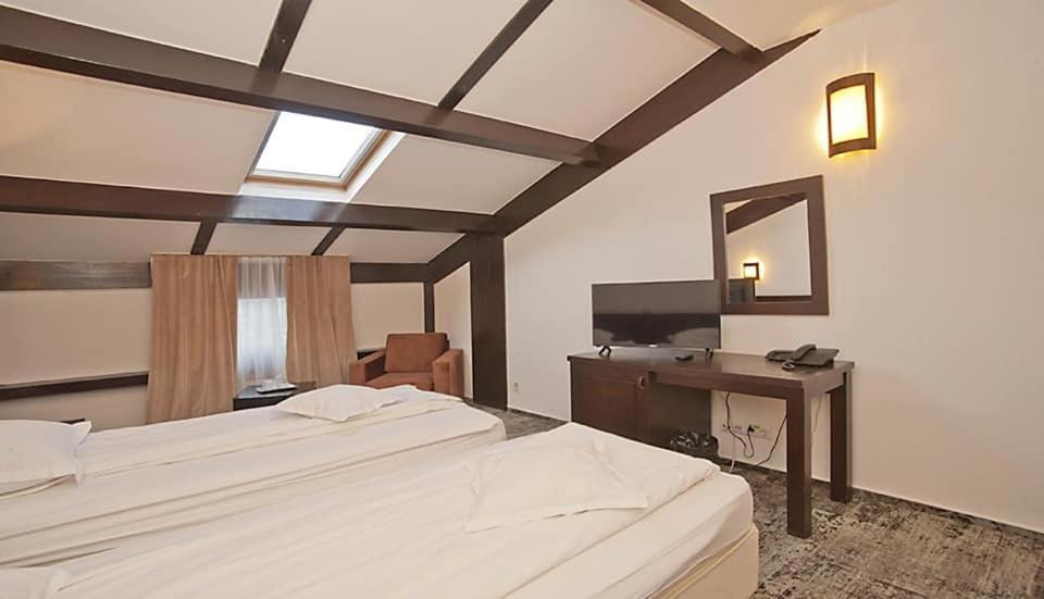 Hotel Regina Sinaia Bagian luar foto