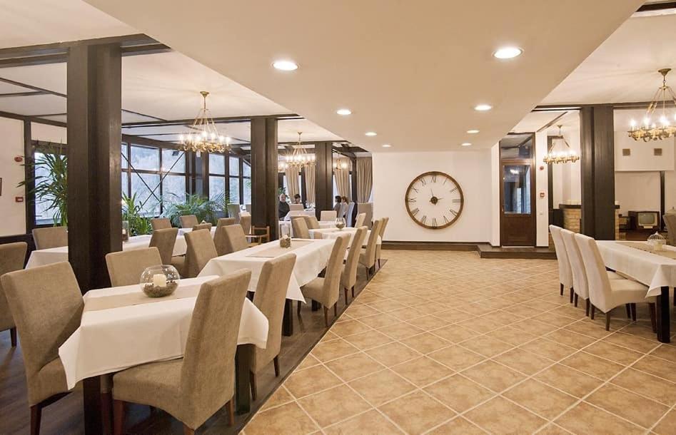 Hotel Regina Sinaia Bagian luar foto