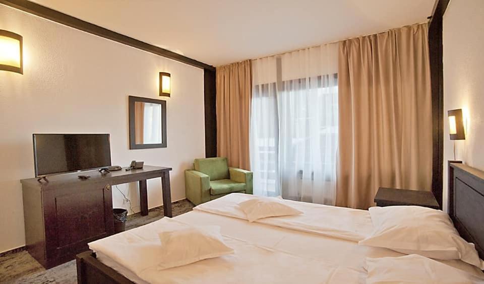 Hotel Regina Sinaia Bagian luar foto